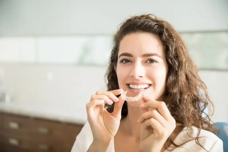 Nakładki ortodontyczne Invisalign