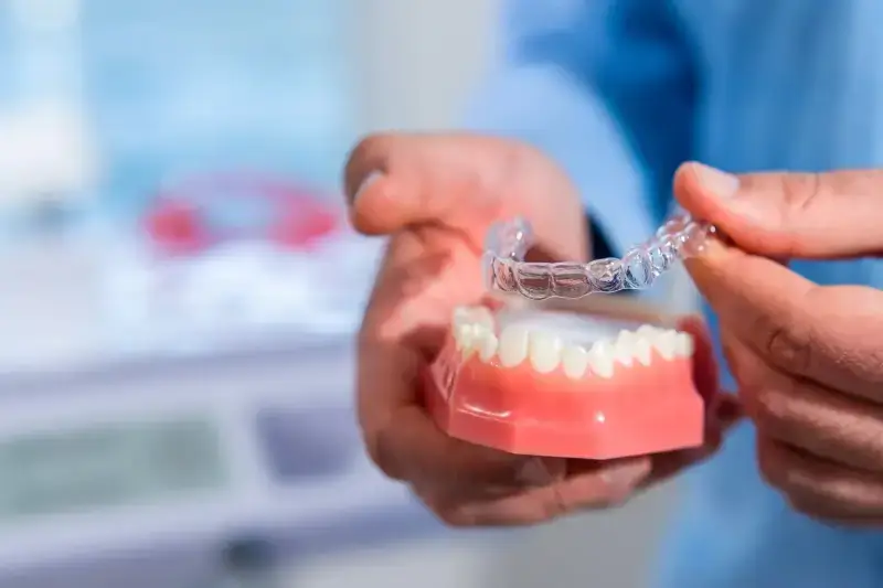 Noszenie nakładek Invisalign